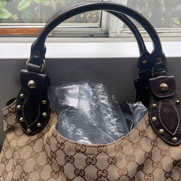 **SOLD** Authentic Vintage Gucci shoulder bag - Picture 2 of 8